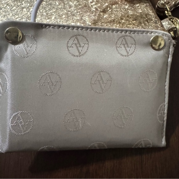 Adrienne Vittadini Charging Wristlet Power Bank Wallet Sparkly Gold iPhone - Picture 7 of 9